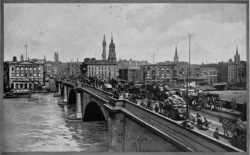 Historic portrait of London Bridge, circa 1922